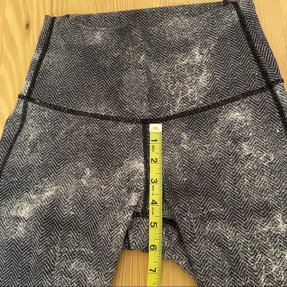Lululemon Women’s Size 6 Capri Leggings Herringbone Pattern - Picture 6 of 14